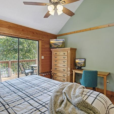 1 Min To The Parkway Spacious Cabin W 3 Suites And Extra Bedroom! Pigeon Forge Ngoại thất bức ảnh