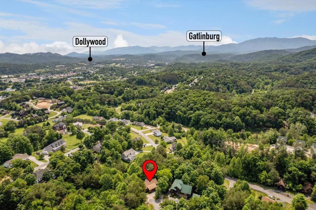 1 Min To The Parkway Spacious Cabin W 3 Suites And Extra Bedroom! Pigeon Forge Ngoại thất bức ảnh