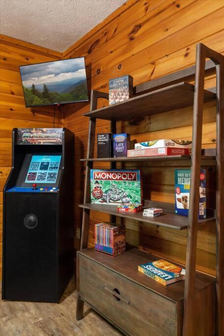 1 Min To The Parkway Spacious Cabin W 3 Suites And Extra Bedroom! Pigeon Forge Ngoại thất bức ảnh