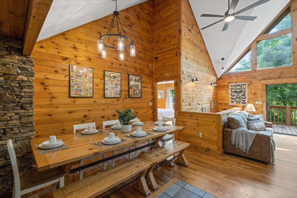 1 Min To The Parkway Spacious Cabin W 3 Suites And Extra Bedroom! Pigeon Forge Ngoại thất bức ảnh