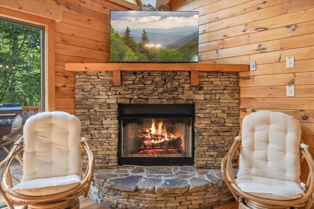 1 Min To The Parkway Spacious Cabin W 3 Suites And Extra Bedroom! Pigeon Forge Ngoại thất bức ảnh