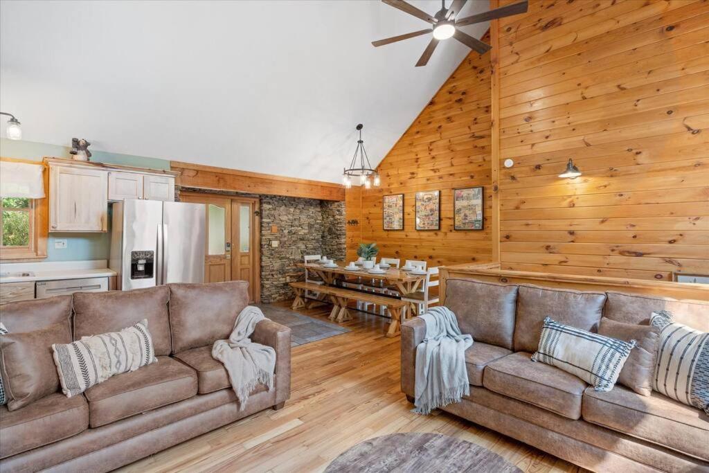 1 Min To The Parkway Spacious Cabin W 3 Suites And Extra Bedroom! Pigeon Forge Ngoại thất bức ảnh