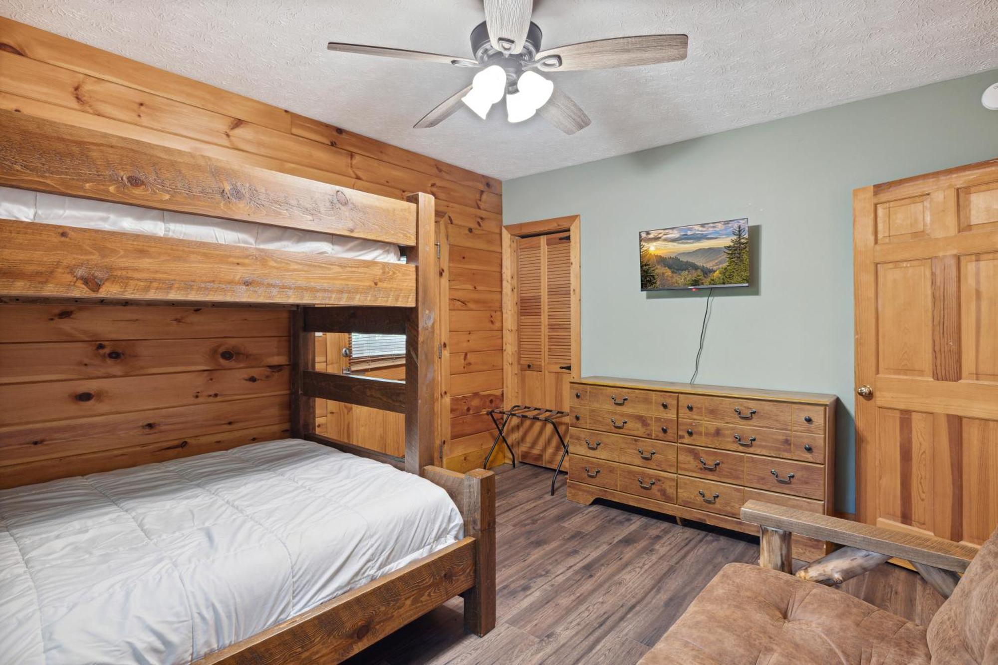 1 Min To The Parkway Spacious Cabin W 3 Suites And Extra Bedroom! Pigeon Forge Ngoại thất bức ảnh