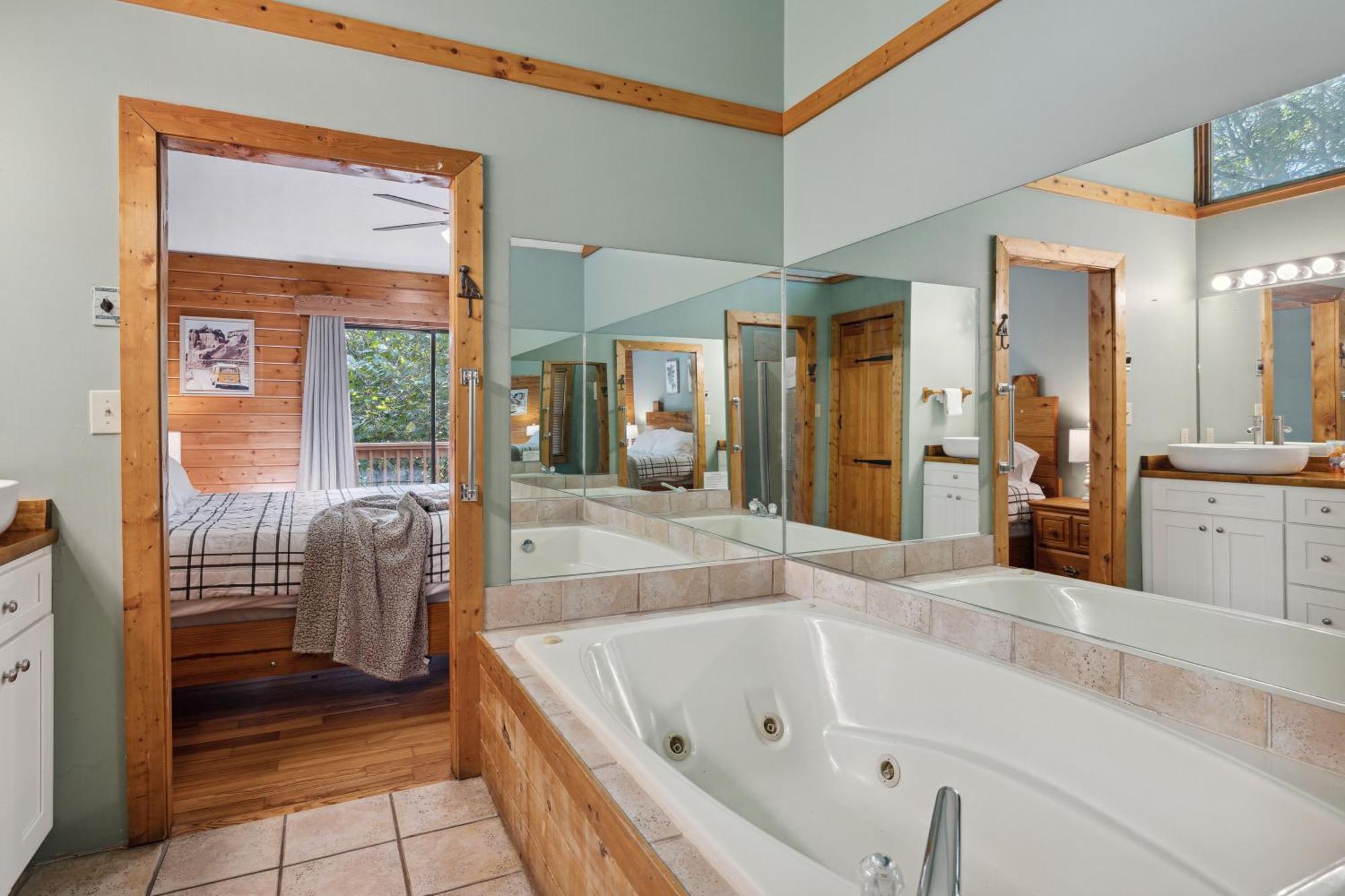 1 Min To The Parkway Spacious Cabin W 3 Suites And Extra Bedroom! Pigeon Forge Ngoại thất bức ảnh