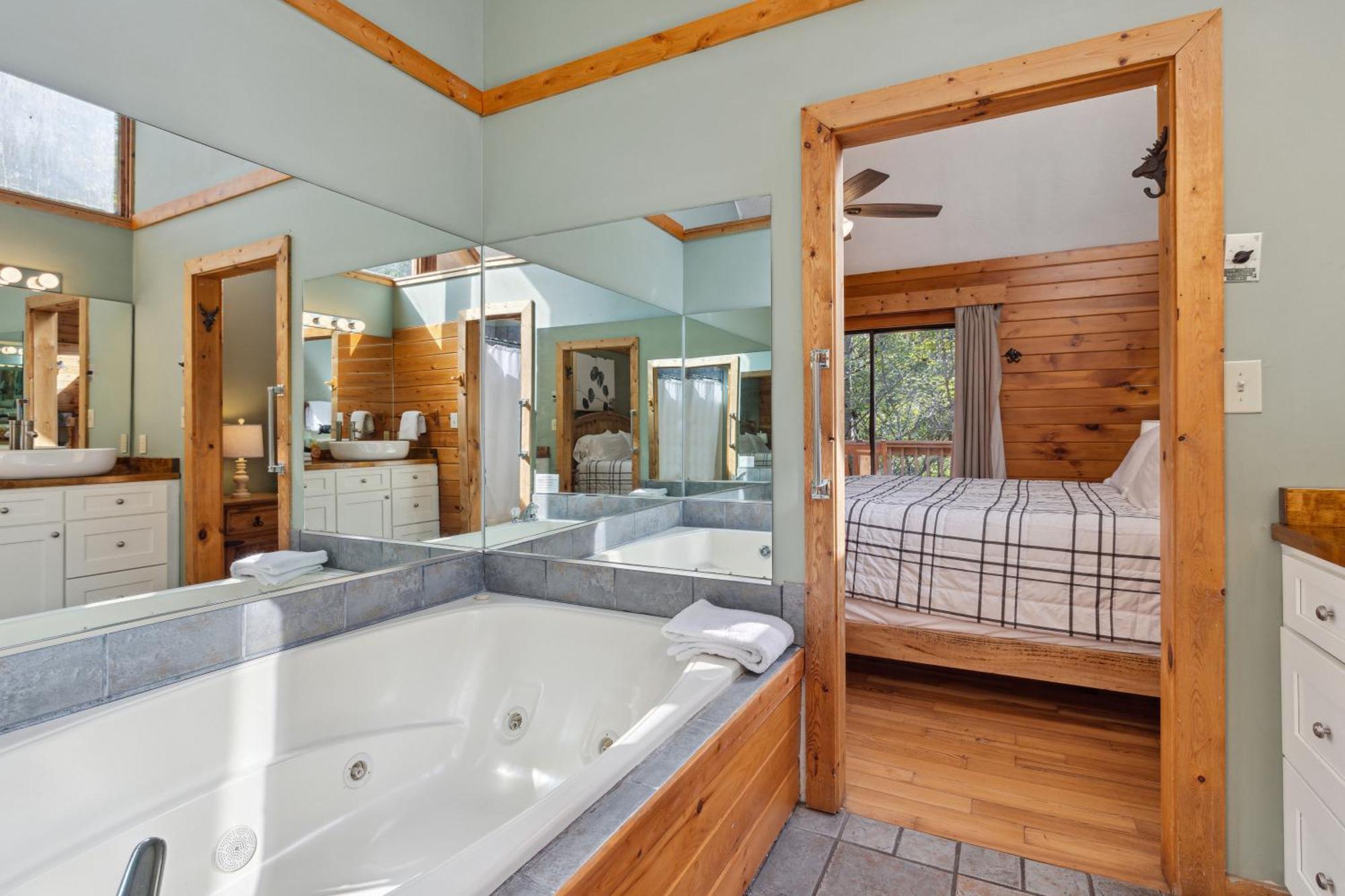 1 Min To The Parkway Spacious Cabin W 3 Suites And Extra Bedroom! Pigeon Forge Ngoại thất bức ảnh