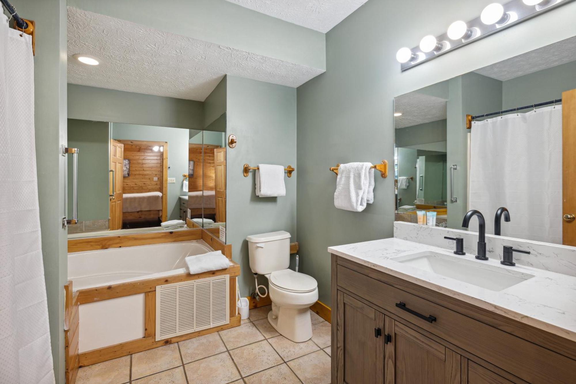 1 Min To The Parkway Spacious Cabin W 3 Suites And Extra Bedroom! Pigeon Forge Ngoại thất bức ảnh