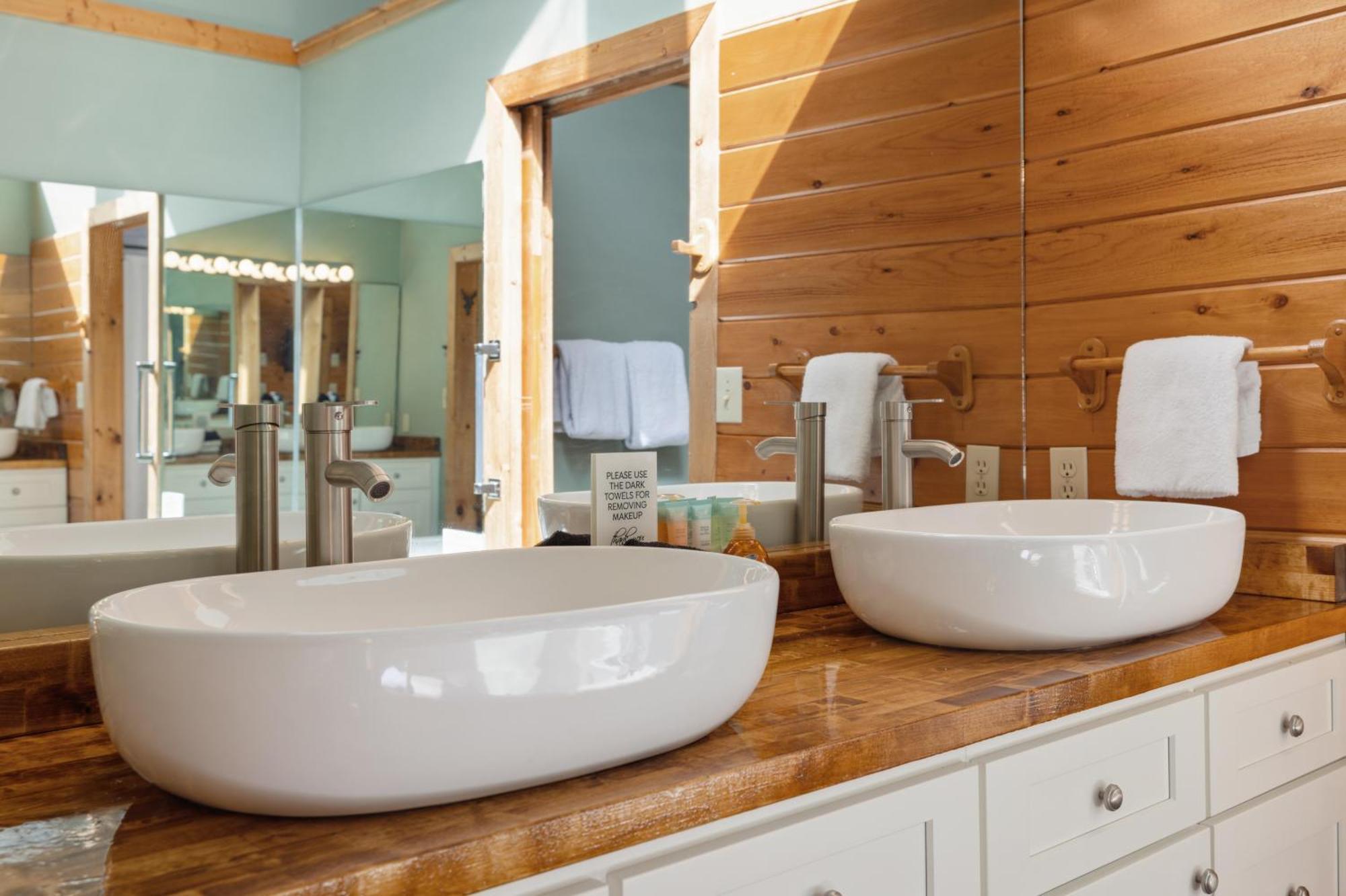 1 Min To The Parkway Spacious Cabin W 3 Suites And Extra Bedroom! Pigeon Forge Ngoại thất bức ảnh